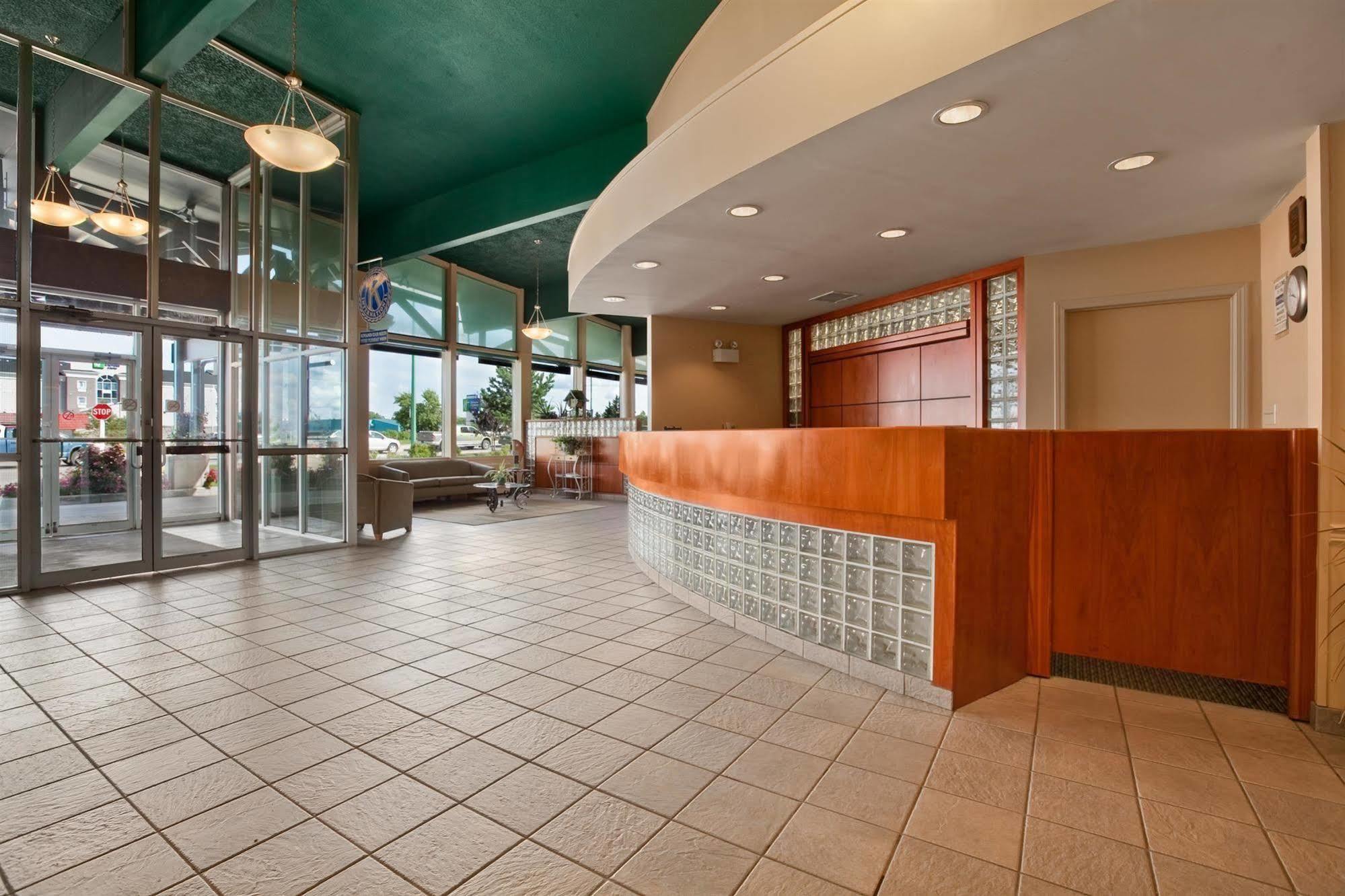 Travelodge By Wyndham Prince Albert Exterior foto